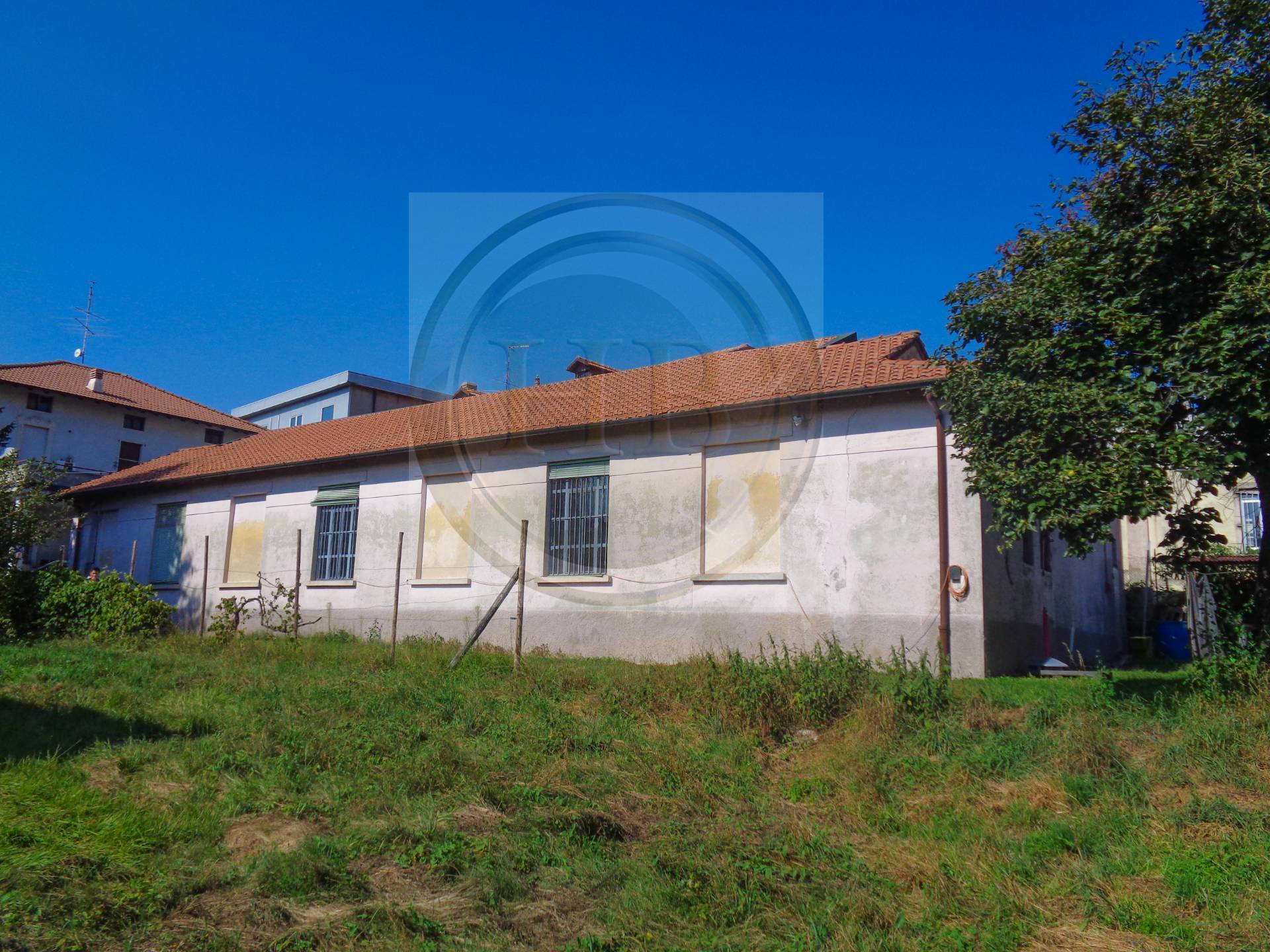 Capannone in vendita a Gazzada Schianno