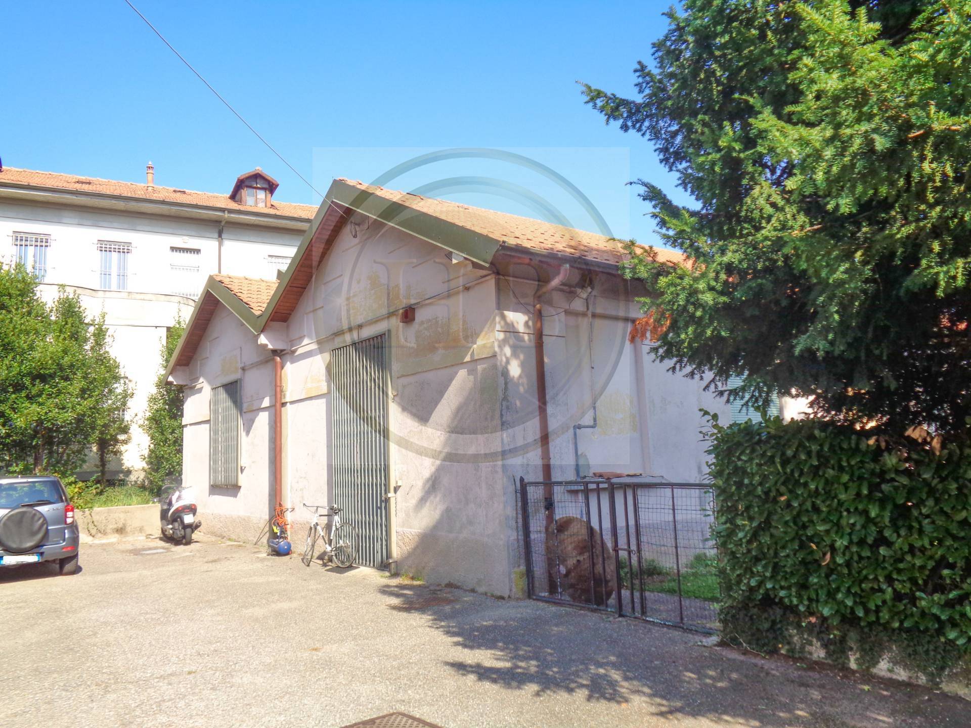 Capannone in vendita a Gazzada Schianno