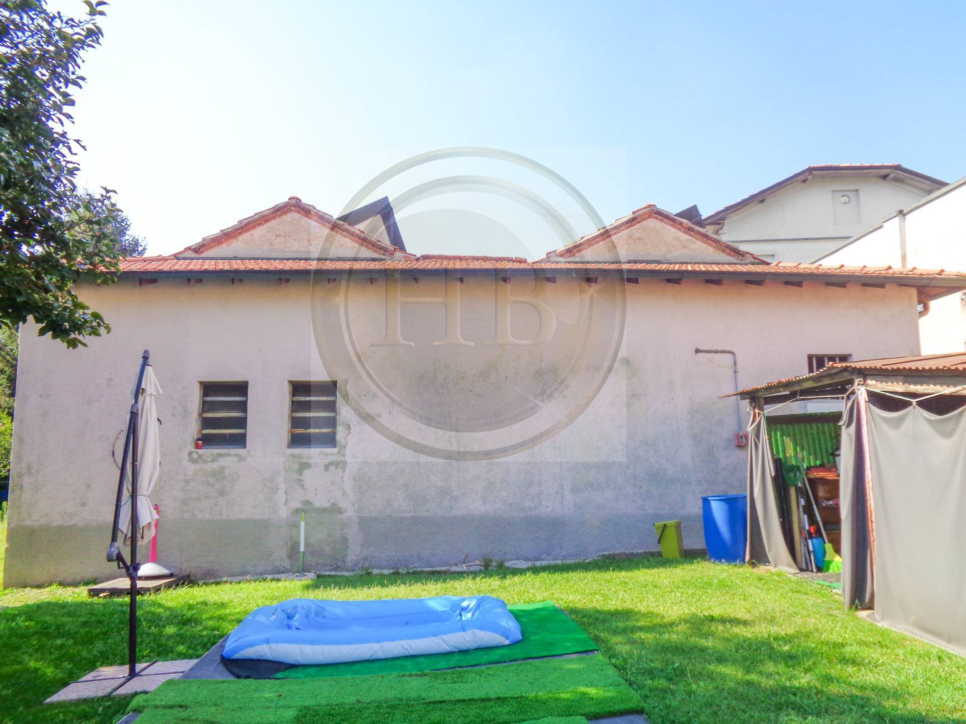 Capannone in vendita a Gazzada Schianno