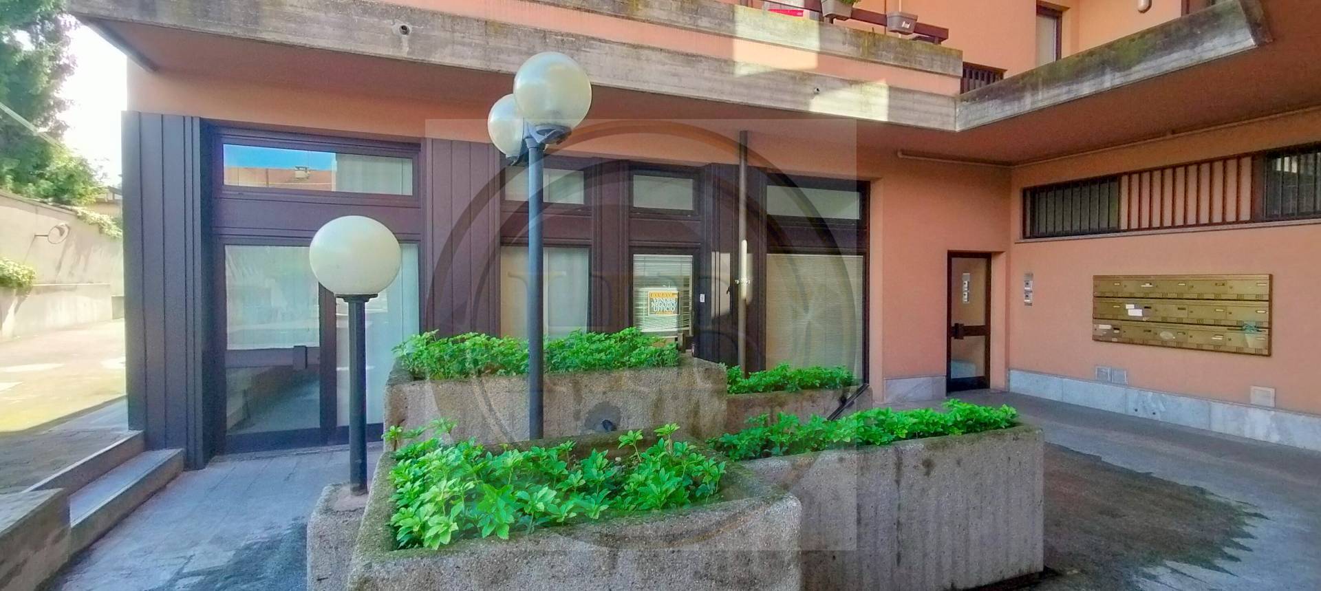 Locale commerciale in vendita a Albizzate