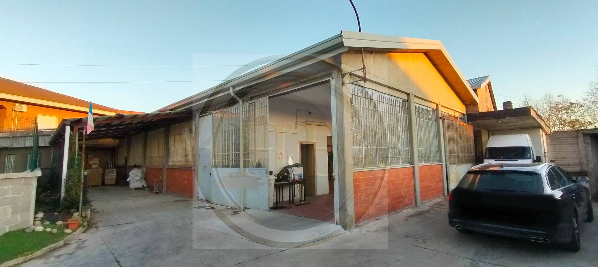 Capannone in vendita a Cavaria con Premezzo