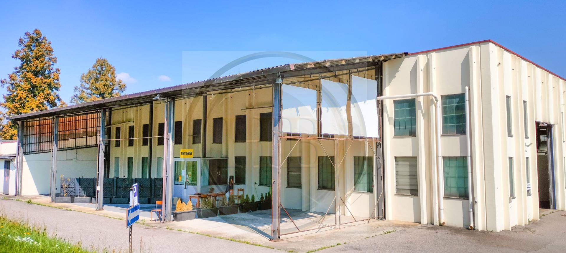 Locale commerciale in affitto a Jerago con Orago