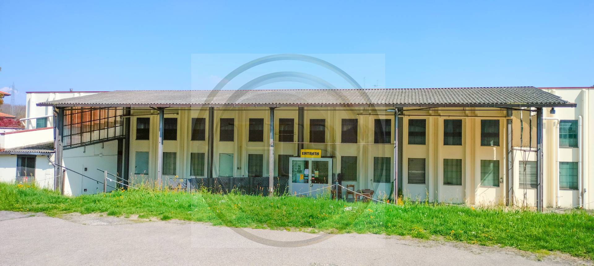 Locale commerciale in affitto a Jerago con Orago