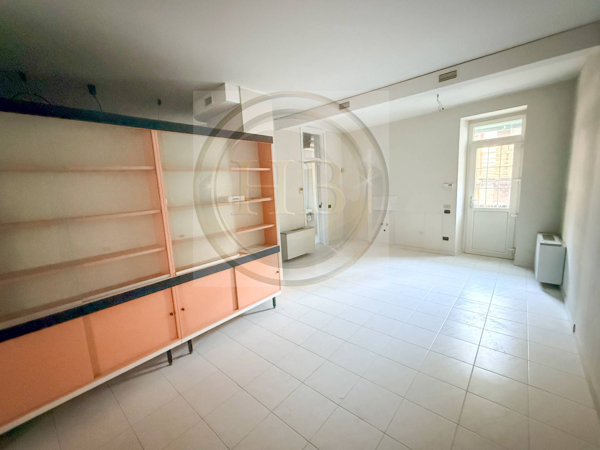 Locale commerciale in vendita a Cavaria con Premezzo, Cavaria