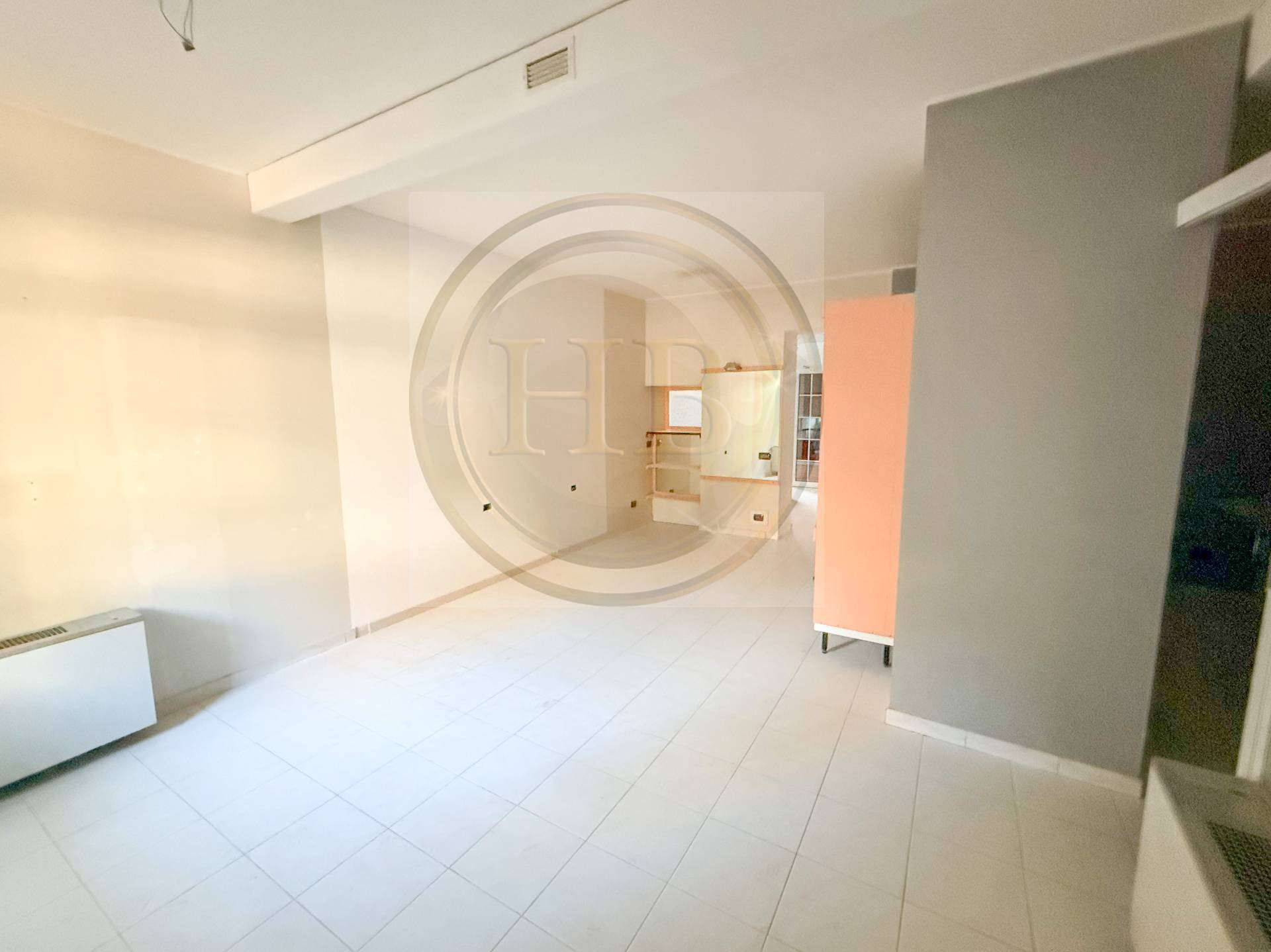 Locale commerciale in vendita a Cavaria con Premezzo, Cavaria