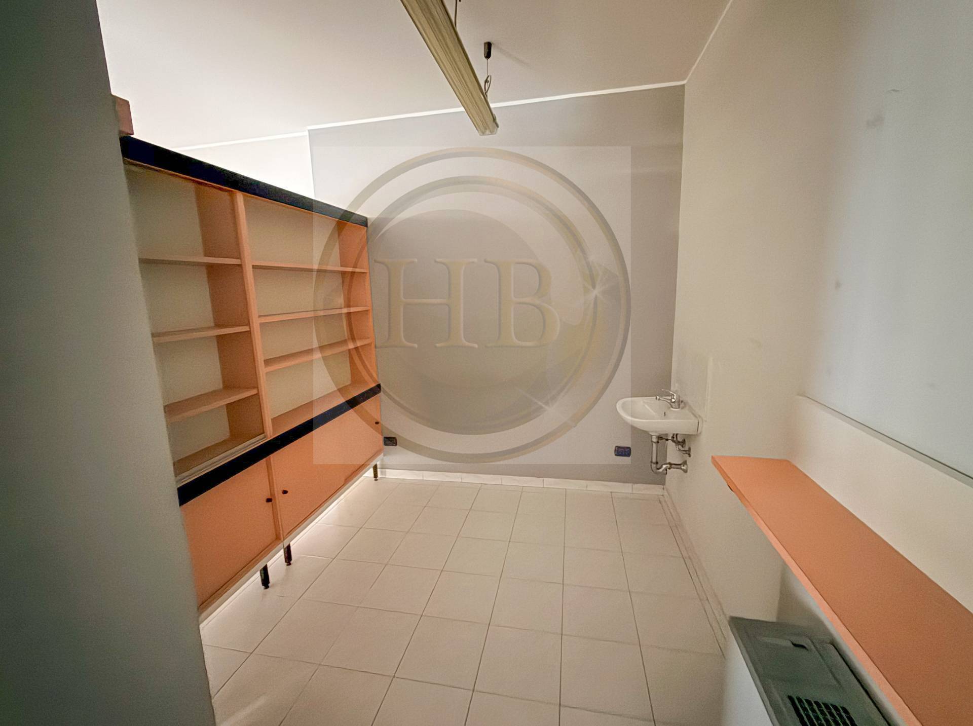 Locale commerciale in vendita a Cavaria con Premezzo, Cavaria