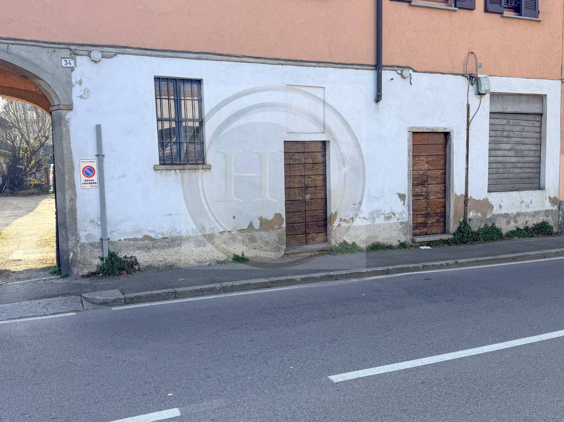 Locale commerciale in vendita a Gallarate, Cedrate