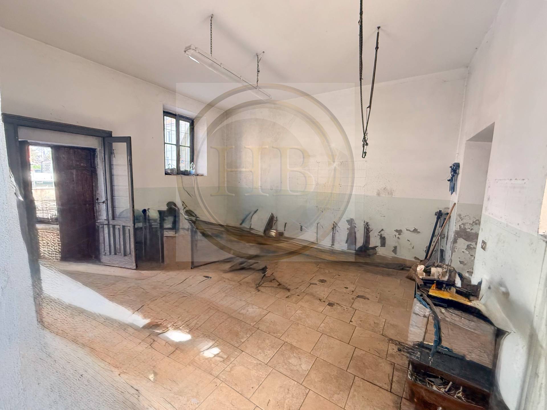 Locale commerciale in vendita a Gallarate, Cedrate