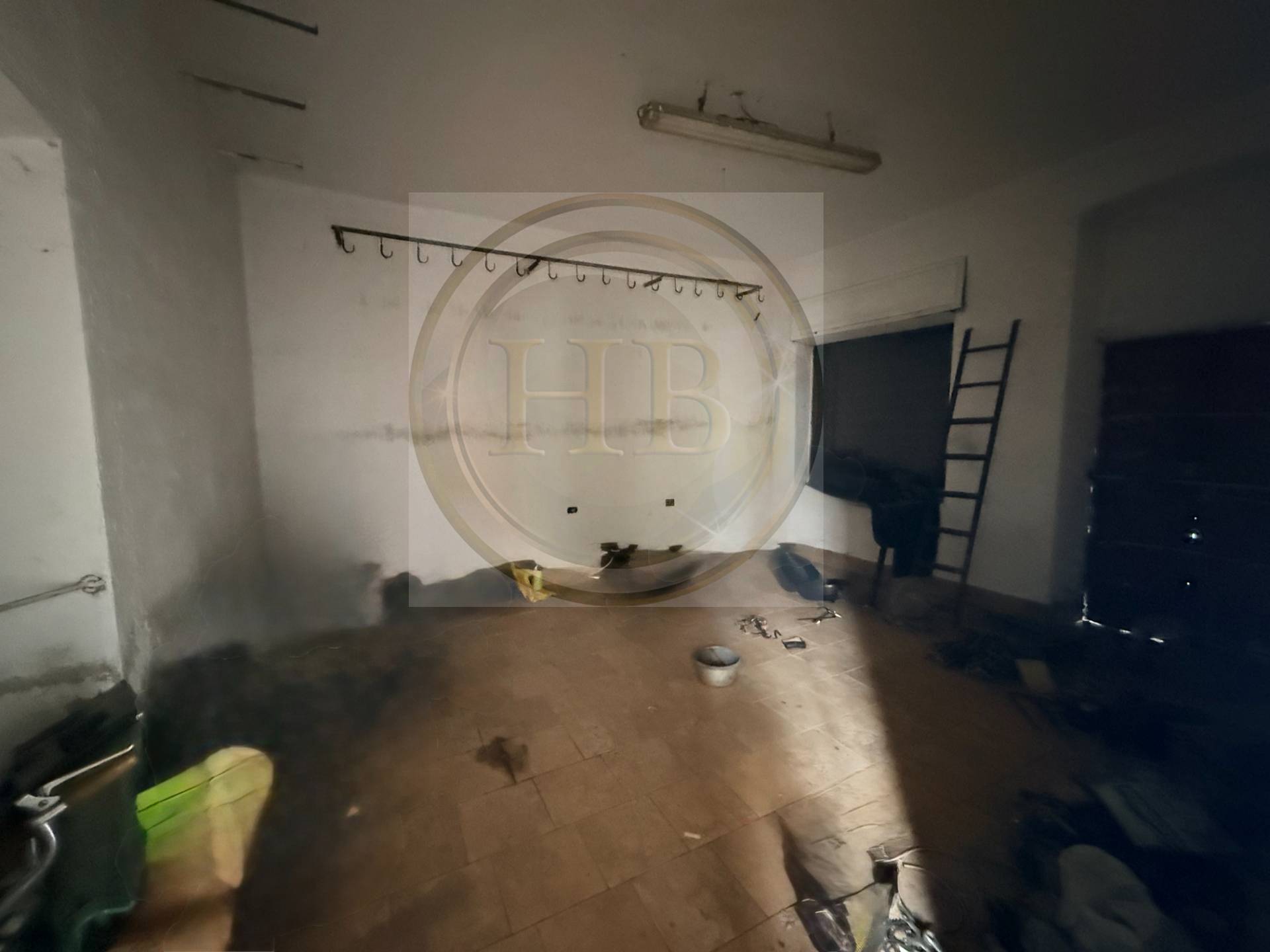 Locale commerciale in vendita a Gallarate, Cedrate