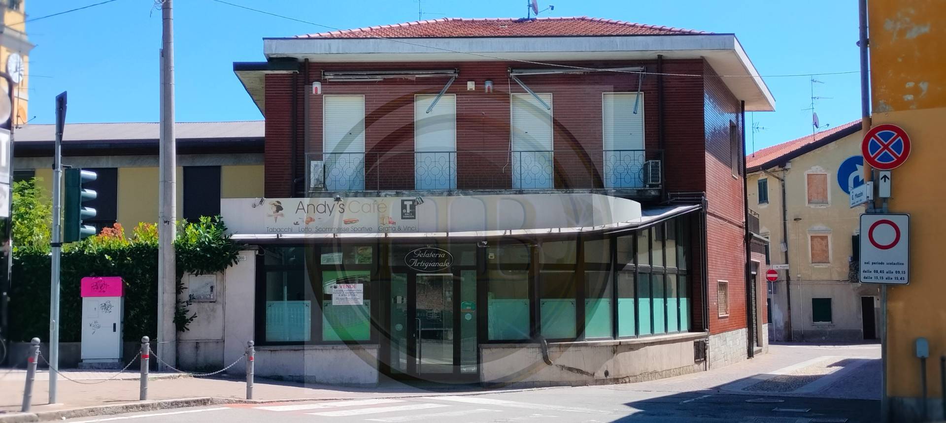 Locale commerciale in vendita a Cavaria con Premezzo