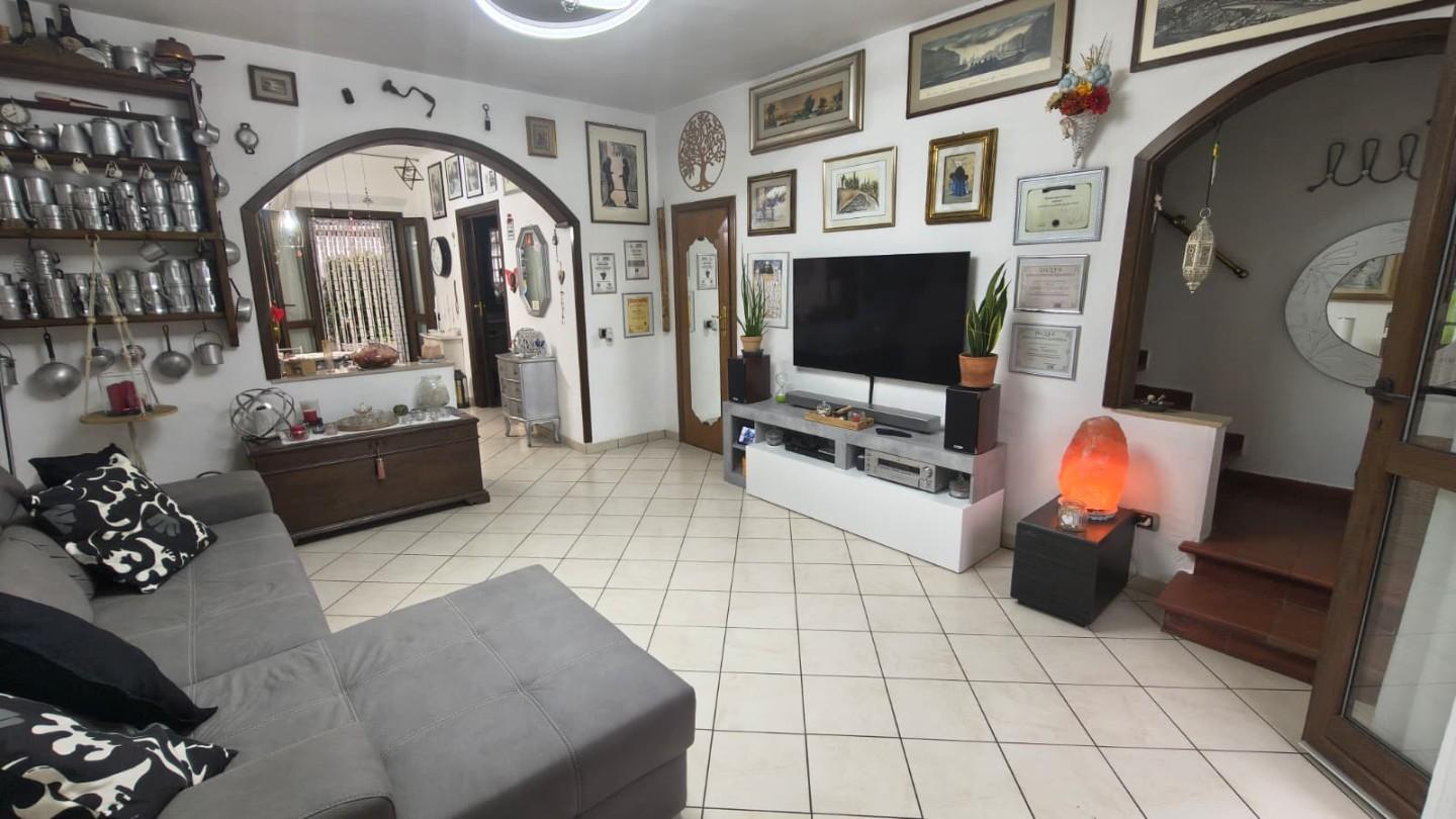 Casa indipendente con giardino, Cascina montione