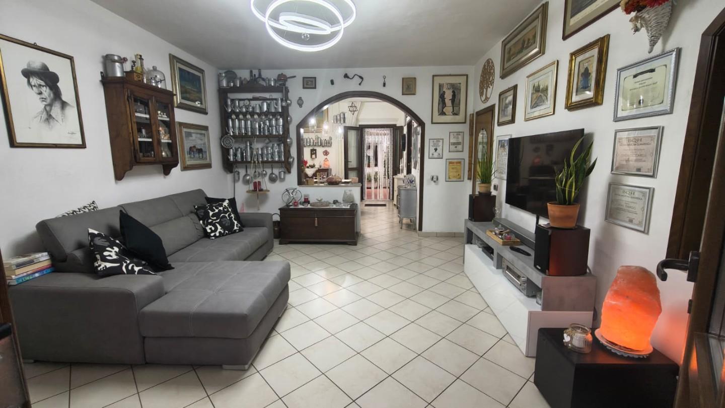 Casa indipendente con giardino, Cascina montione