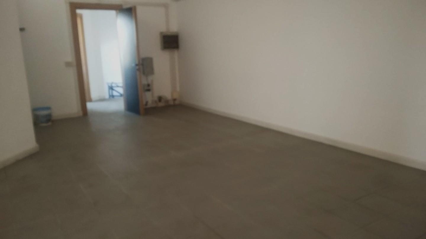 Locale commerciale in affitto a Cascina