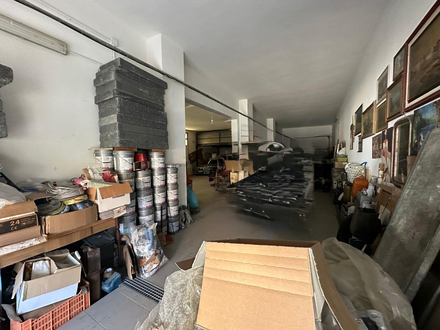 Capannone in vendita a Cascina