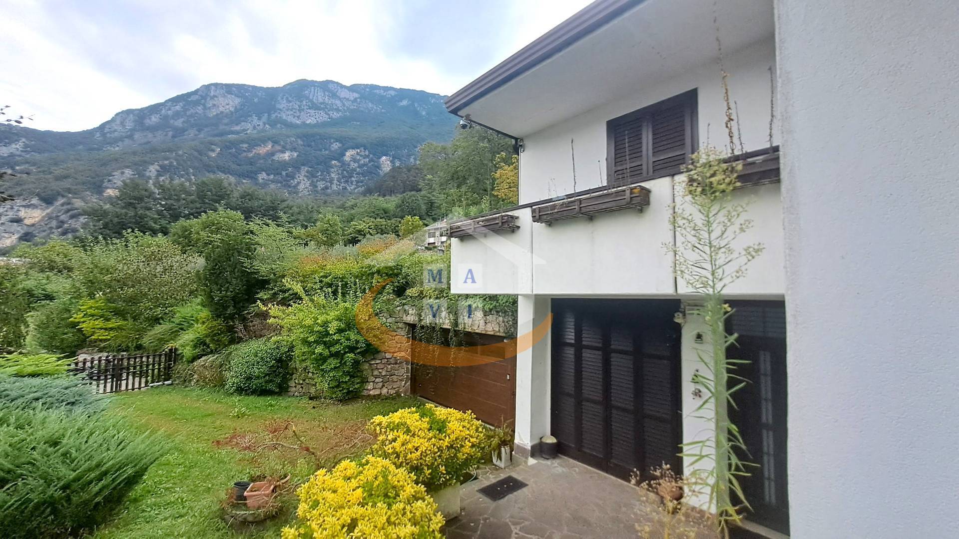 Casa indipendente con box doppio a Arco