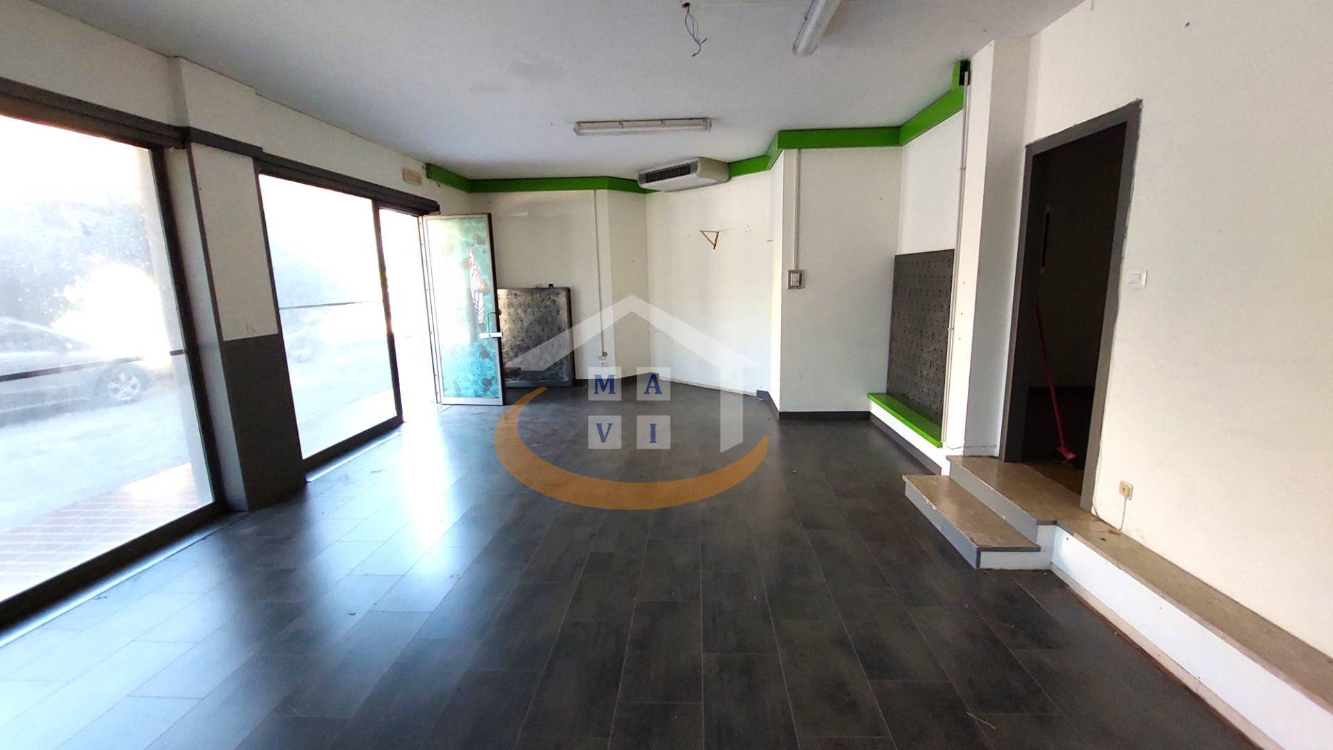 Locale commerciale in affitto a Nago-Torbole, Torbole