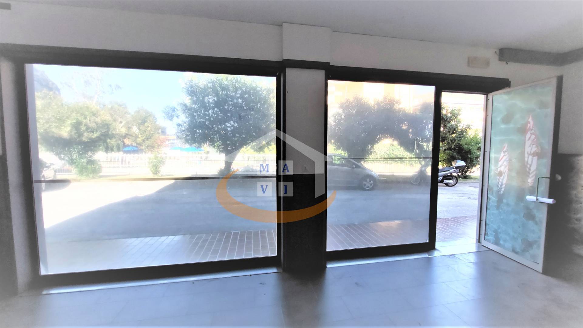 Locale commerciale in affitto a Nago-Torbole, Torbole