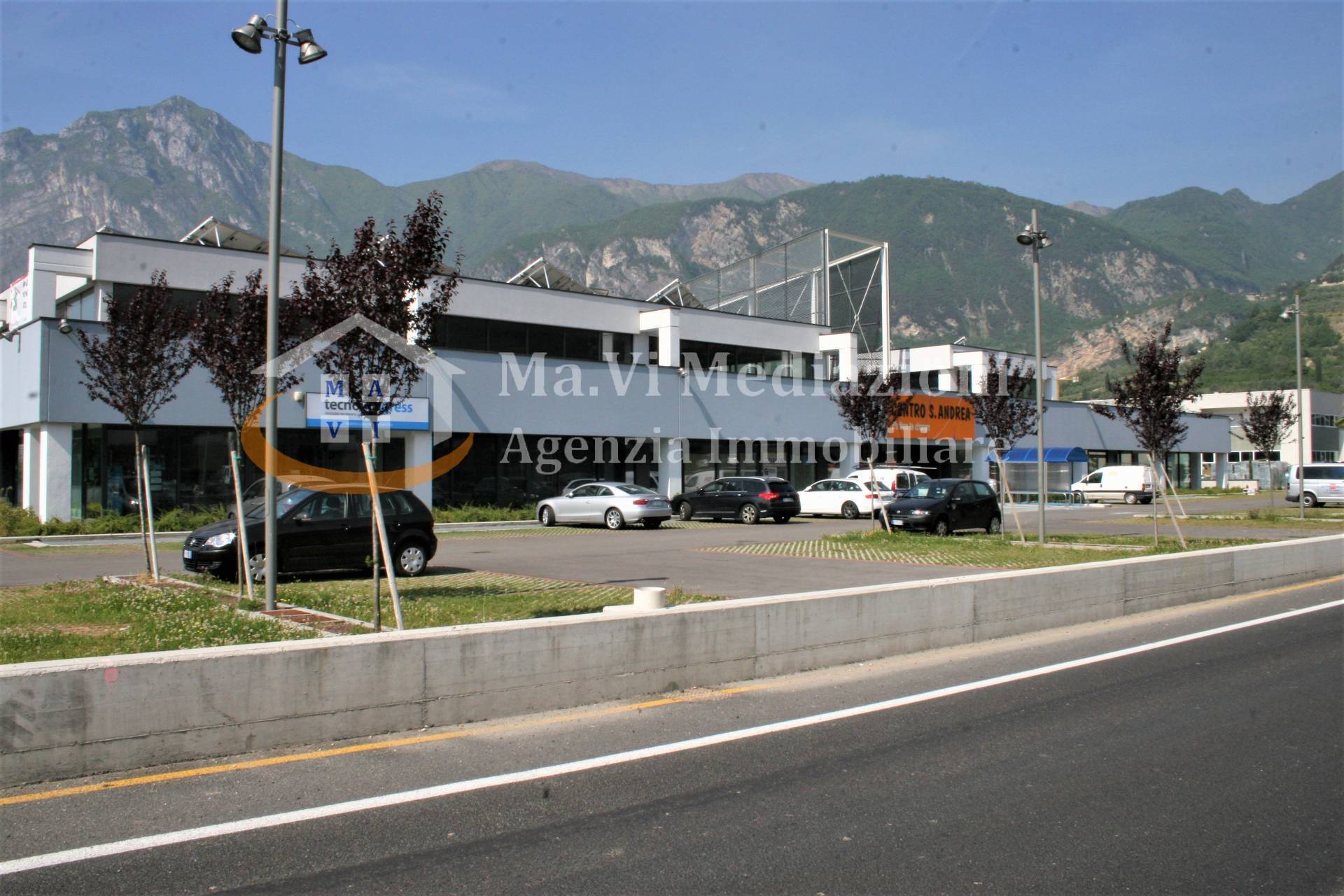 Locale commerciale in vendita a Arco