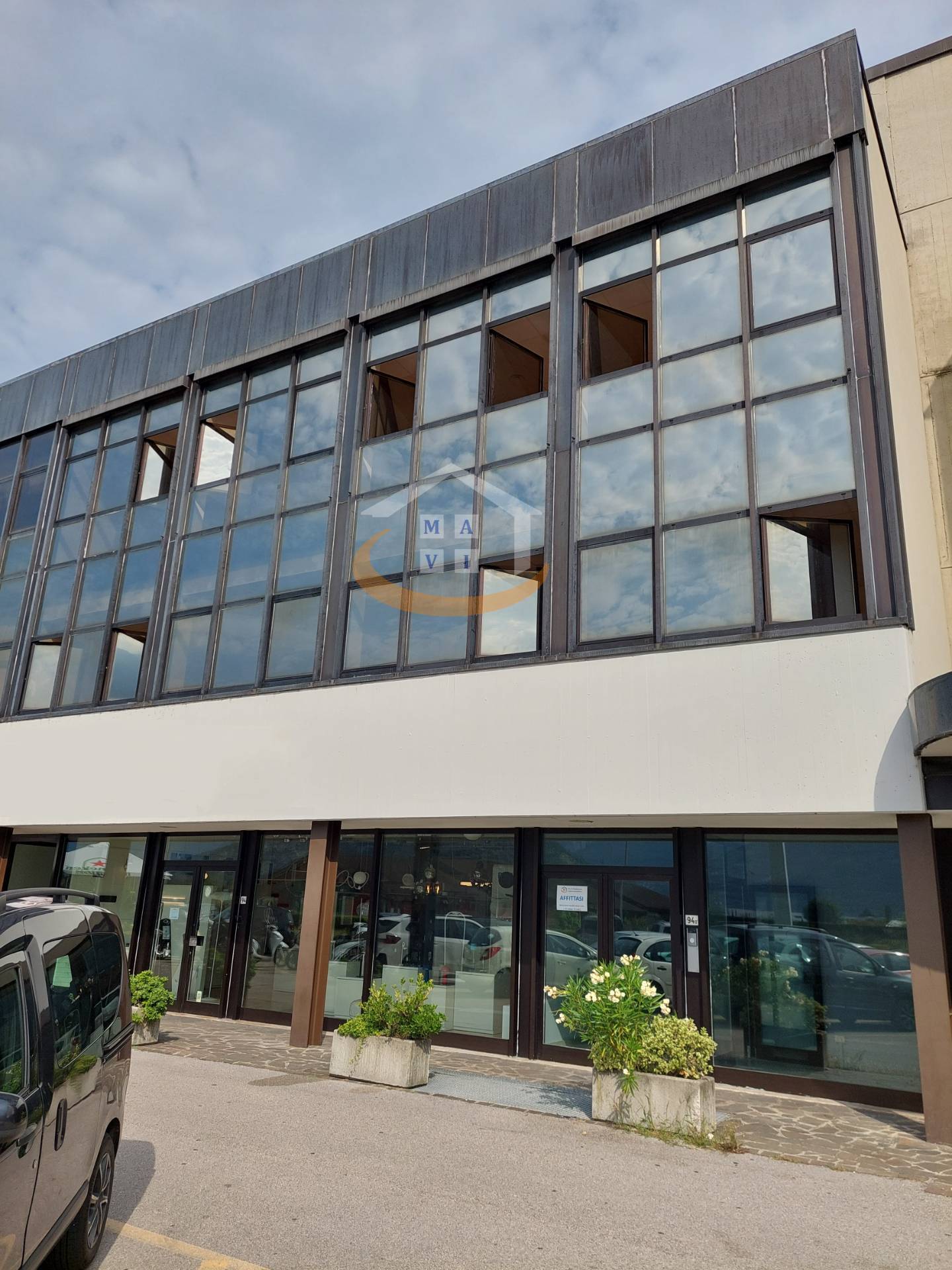 Locale commerciale in affitto a Arco