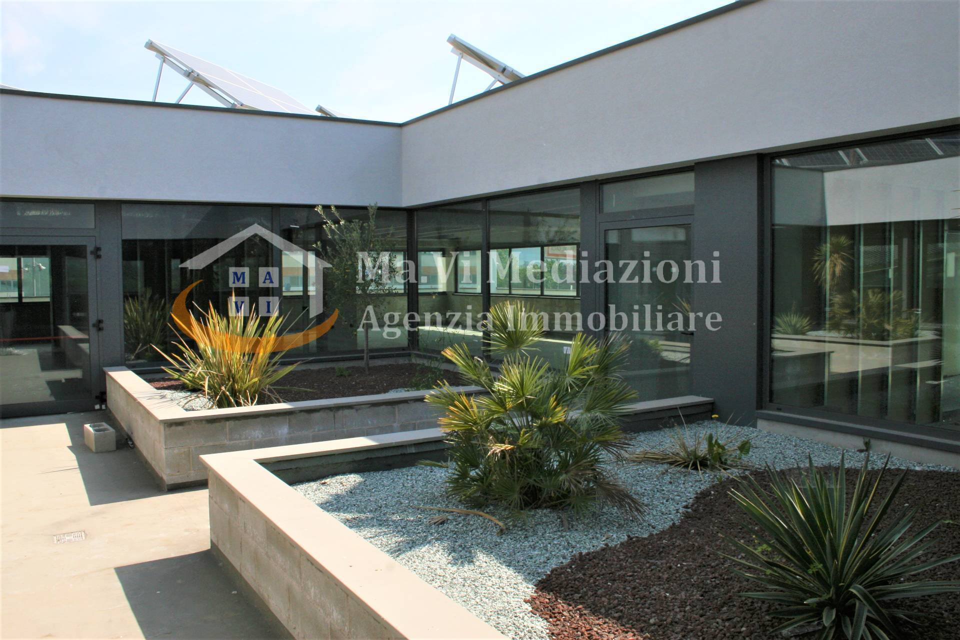 Locale commerciale in vendita a Arco