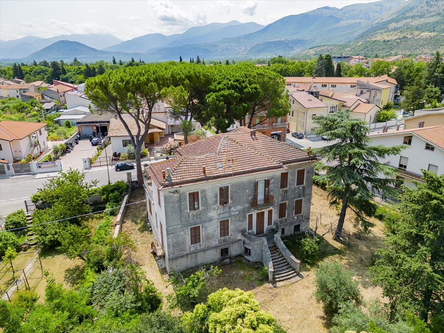 Villa con giardino in via corfinio, Raiano