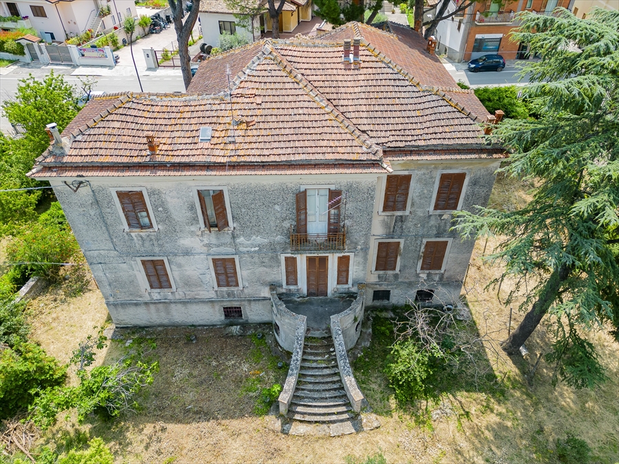 Villa con giardino in via corfinio, Raiano