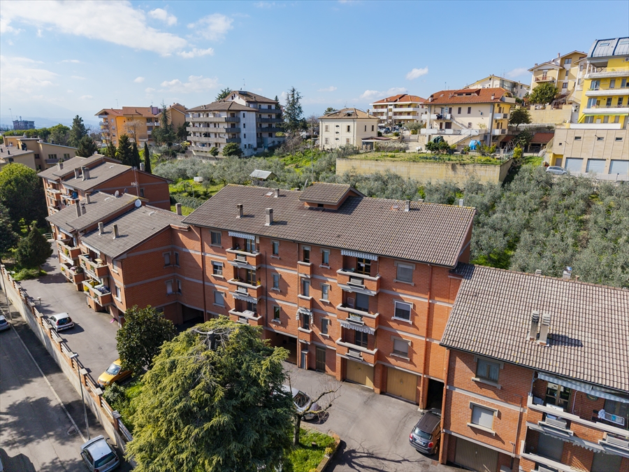 Quadrilocale con box in via sallustio, Chieti