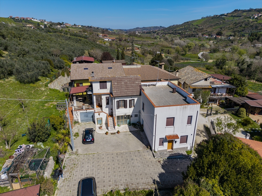 Casa indipendente con giardino in via anelli fieramosca, Chieti