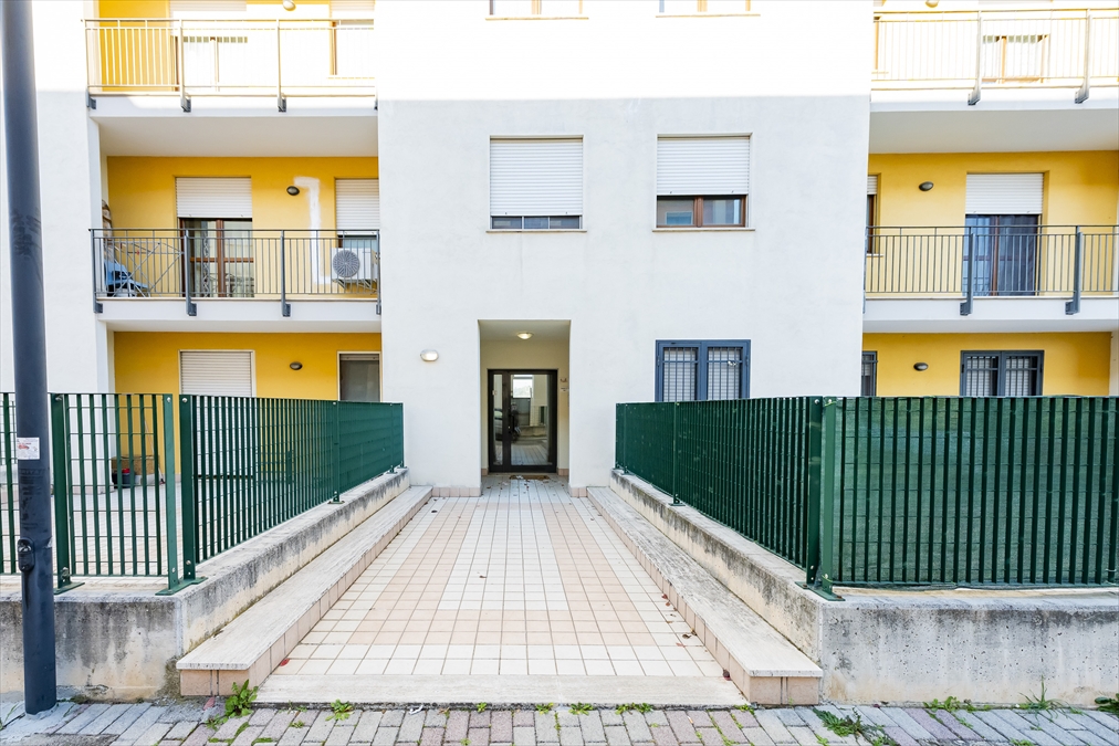 Quadrilocale con box in via beirut, Chieti