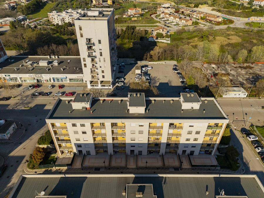 Quadrilocale con box in via beirut, Chieti