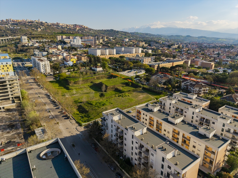 Quadrilocale con box in via beirut, Chieti