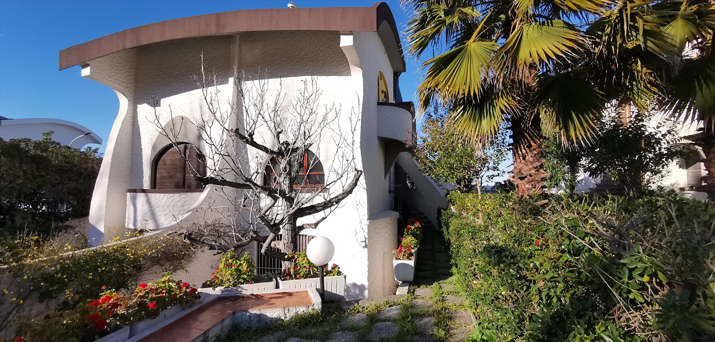 Villa con giardino in v.le alcione, Francavilla al Mare