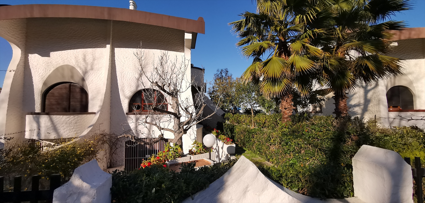Villa con giardino in viale alcione, Francavilla al Mare