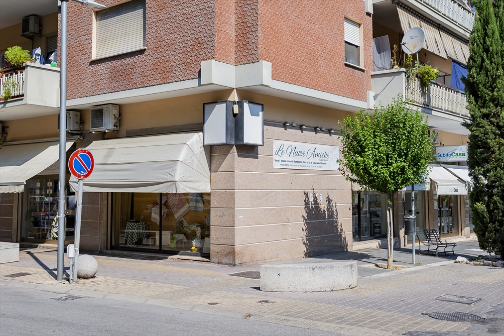 Locale commerciale in vendita in via scaraviglia, Chieti