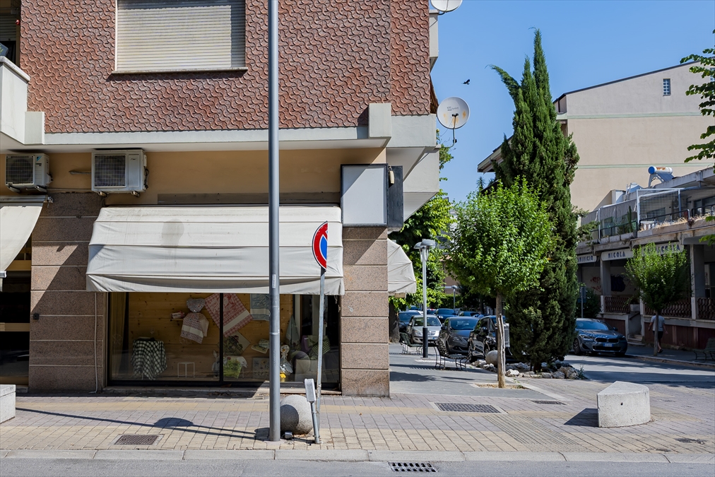 Locale commerciale in vendita in via scaraviglia, Chieti