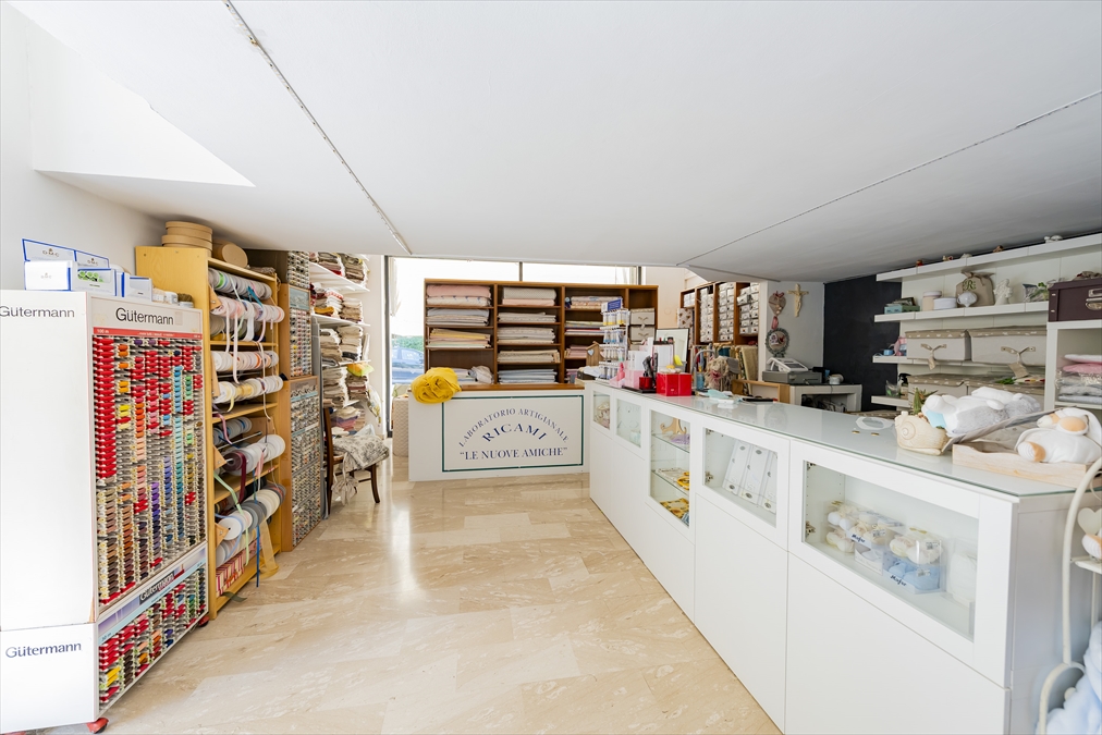 Locale commerciale in vendita in via scaraviglia, Chieti