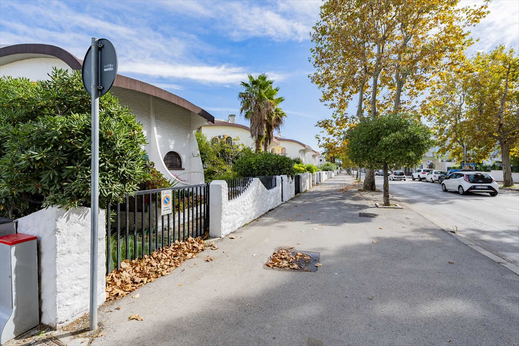 Villa con giardino in viale alcione, Francavilla al Mare