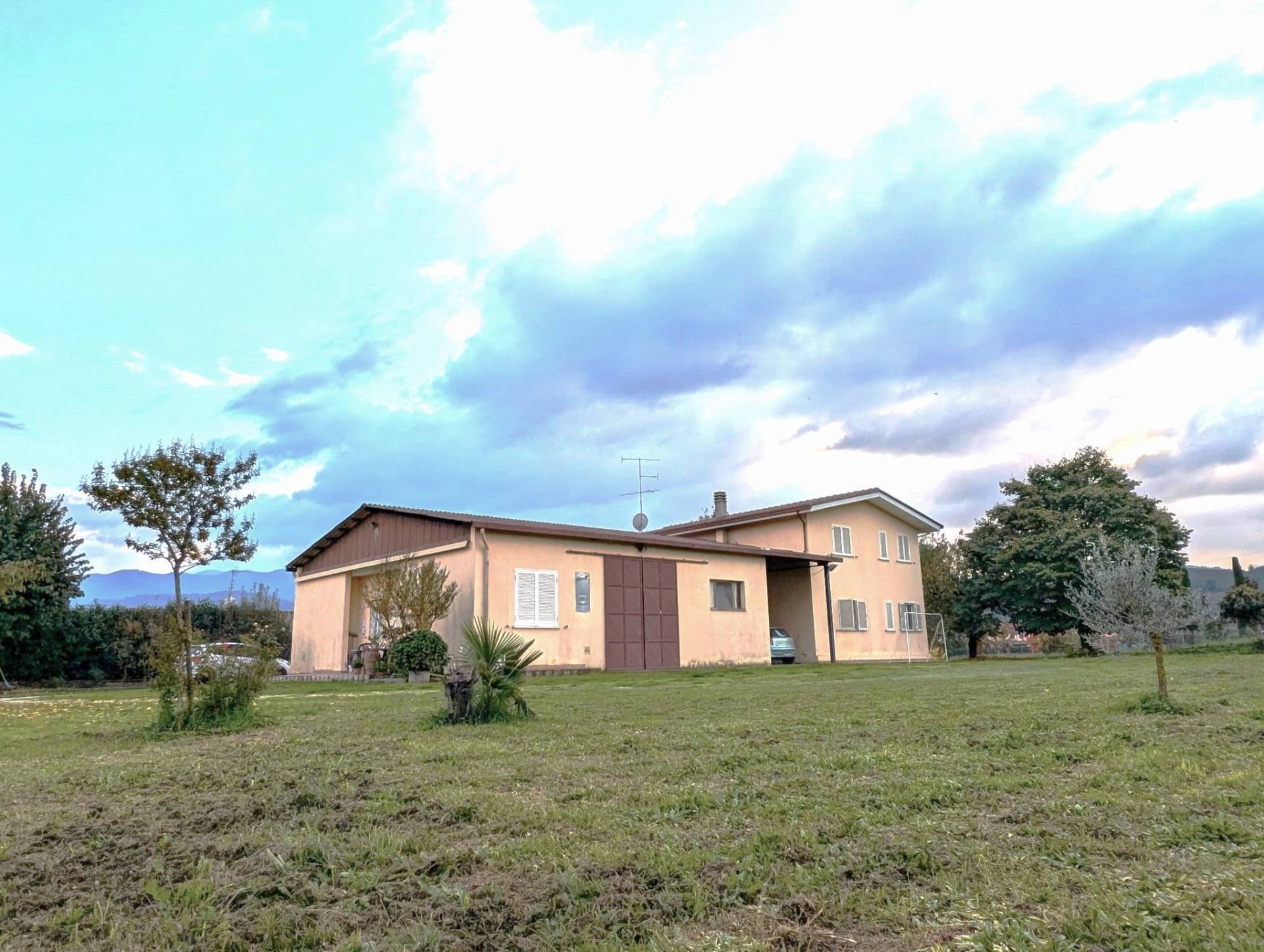 Villa con terrazzo, Colleferro via san domenico iv km