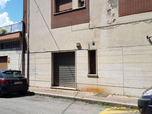 Locale commerciale in vendita a Colleferro, VIA E. FERRI