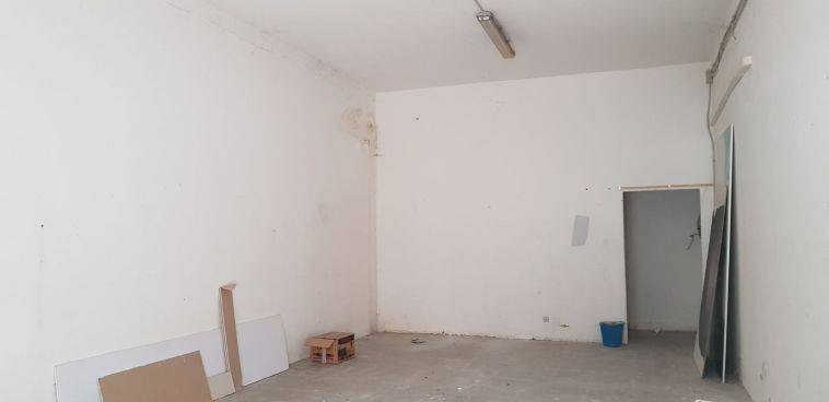 Locale commerciale in vendita a Colleferro, VIA E. FERRI