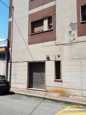 Locale commerciale in vendita a Colleferro, VIA E. FERRI
