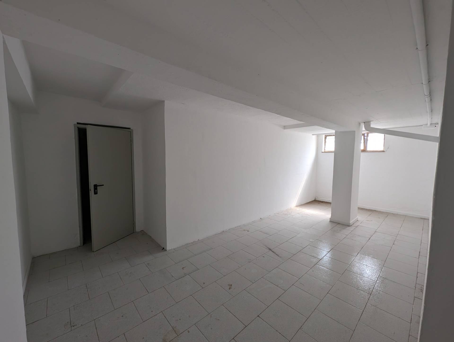 MAGAZZINO in vendita a Colleferro, VIA FONTANA BRACCHI