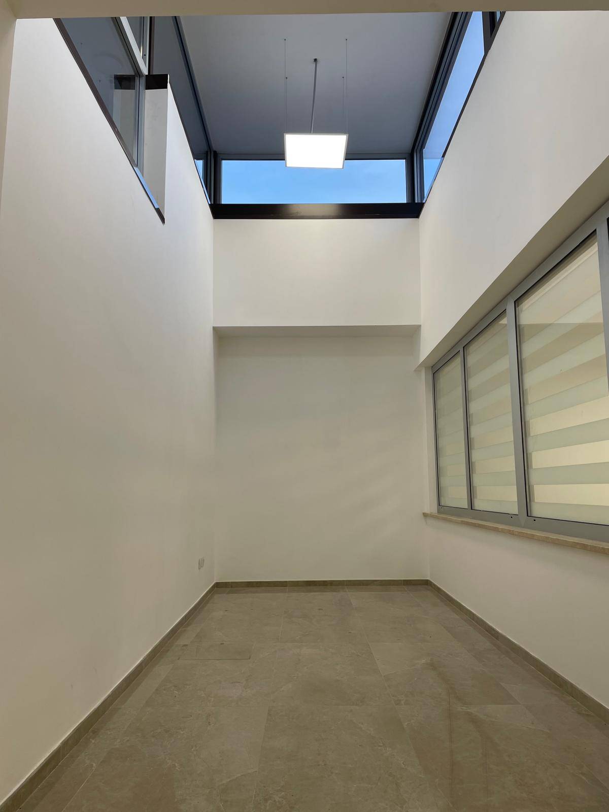 Locale commerciale in affitto a Colleferro, VIA DEI PIOPPI