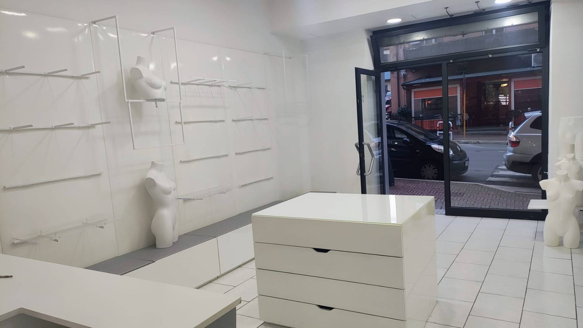 LOCALE COMMERCIALE in affitto a Colleferro, C.SO FILIPPO TURATI