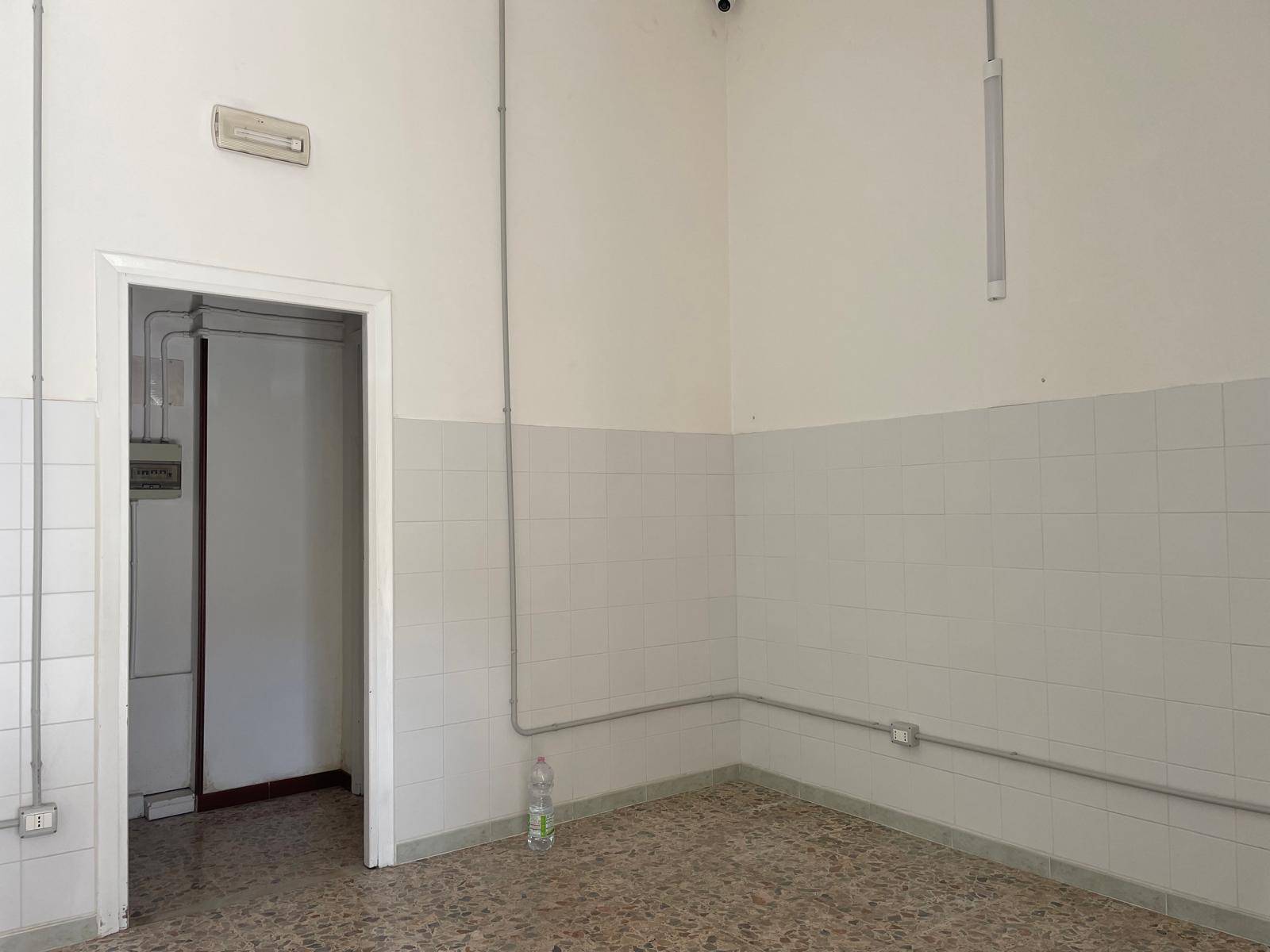 Locale commerciale in affitto a Colleferro, VIA CONSOLARE LATINA