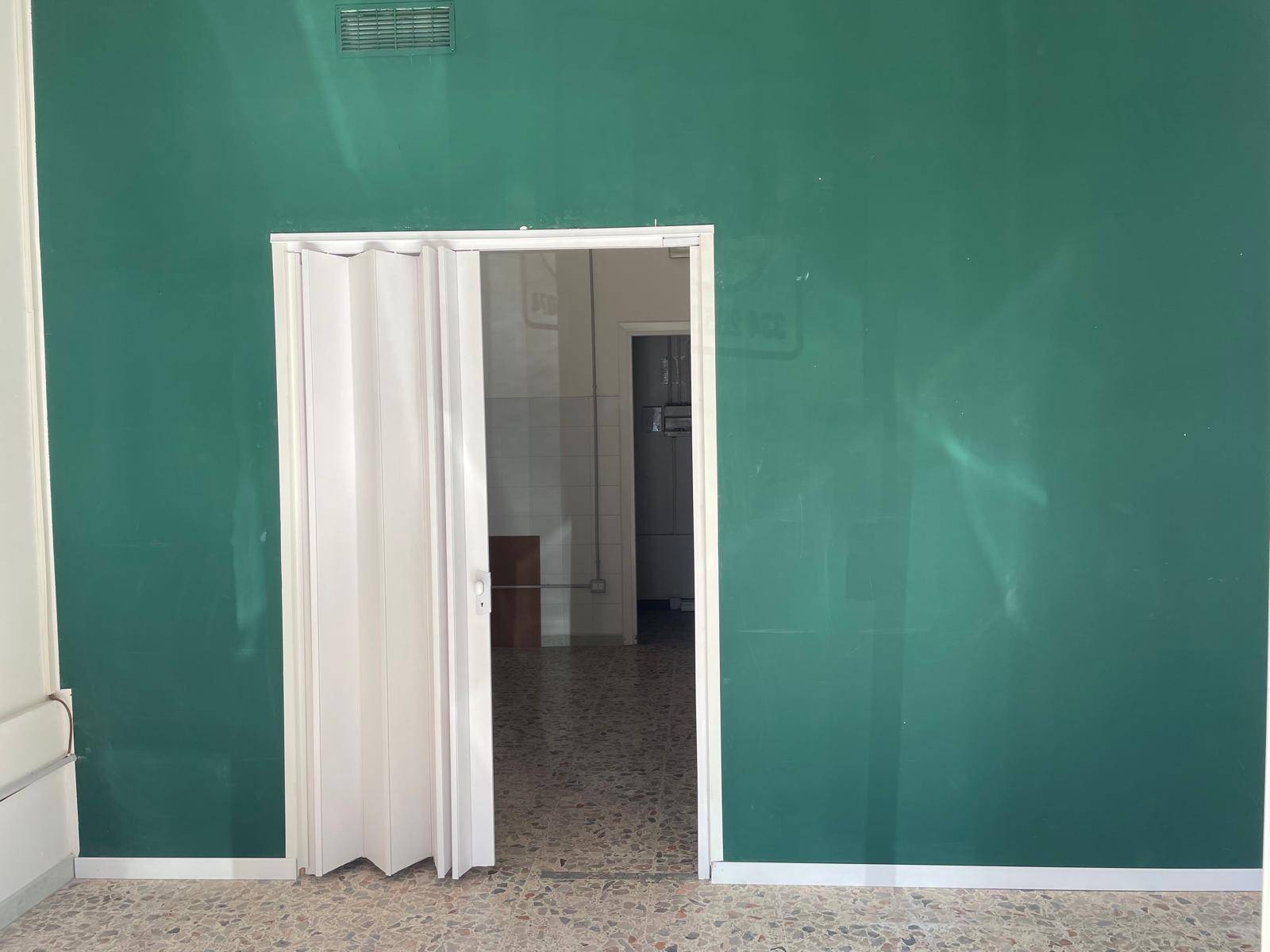 Locale commerciale in affitto a Colleferro, VIA CONSOLARE LATINA