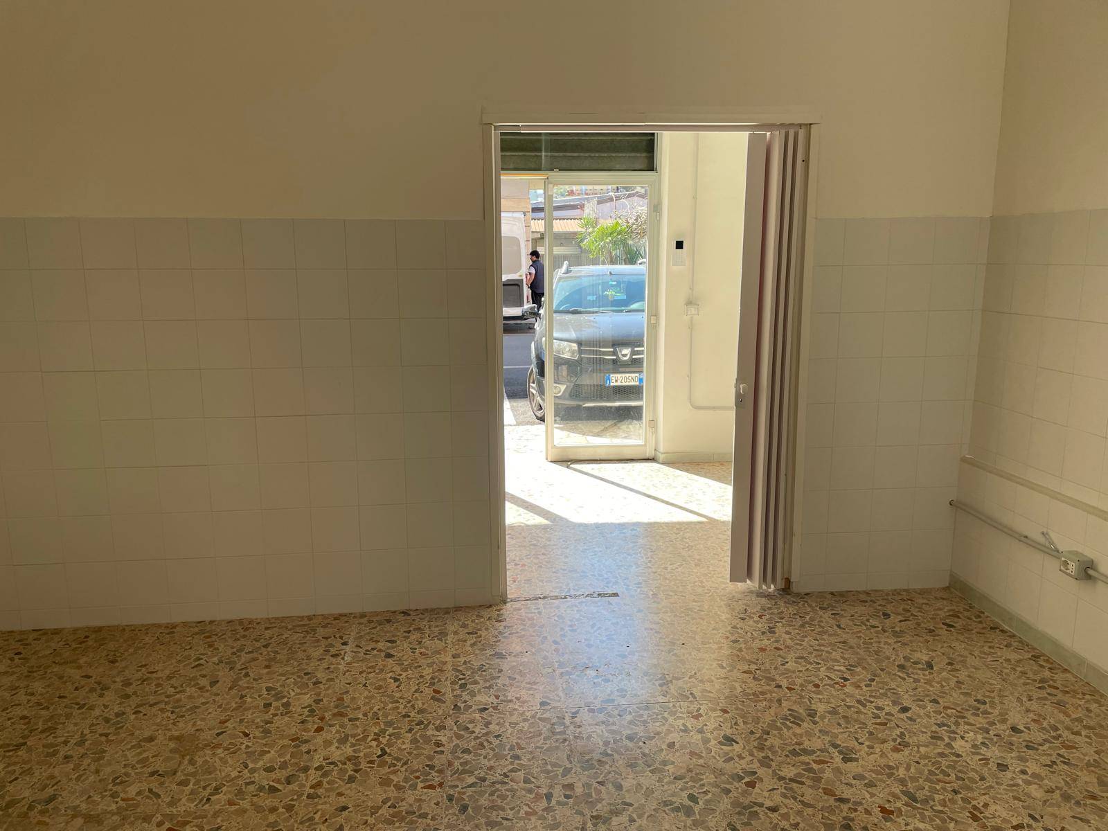 Locale commerciale in affitto a Colleferro, VIA CONSOLARE LATINA