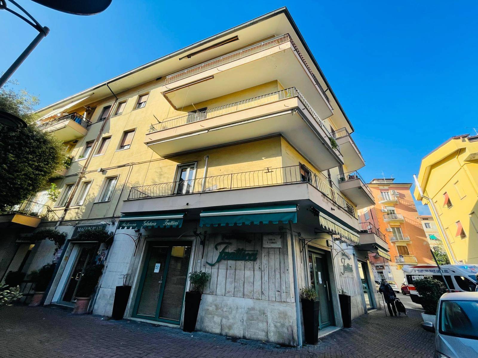 Locale commerciale in affitto a Colleferro, C.SO FILIPPO TURATI