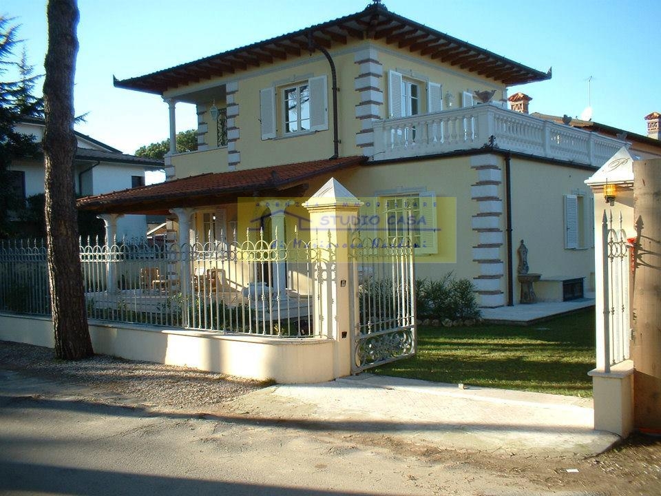 Villa con terrazzo Pietrasanta tonfano