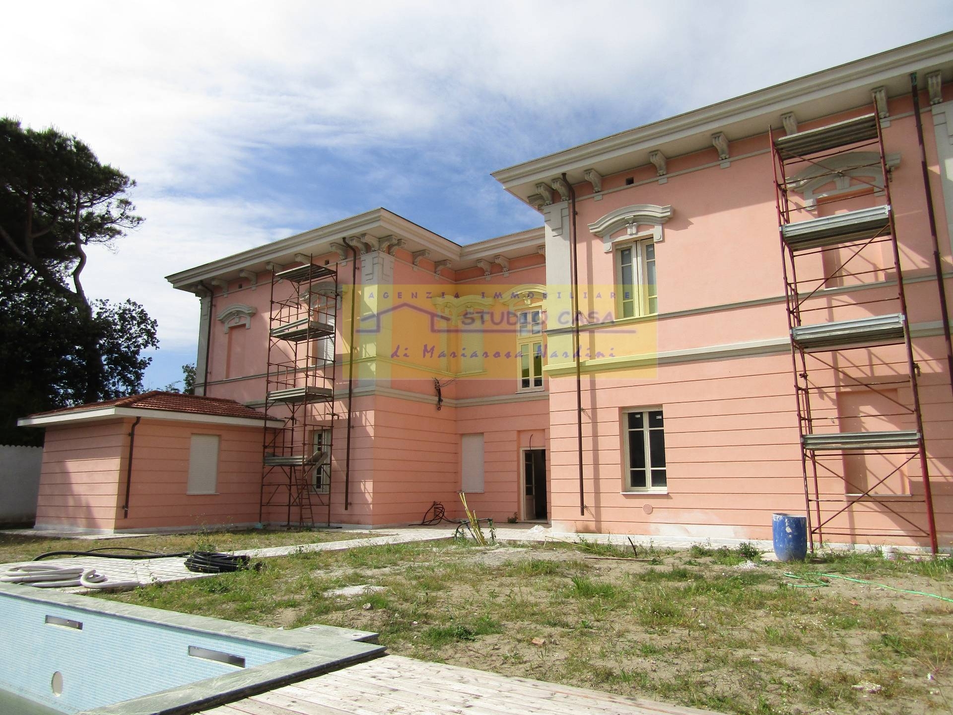 VILLA + PISCINA in vendita a Forte dei Marmi, Vittoria Apuana